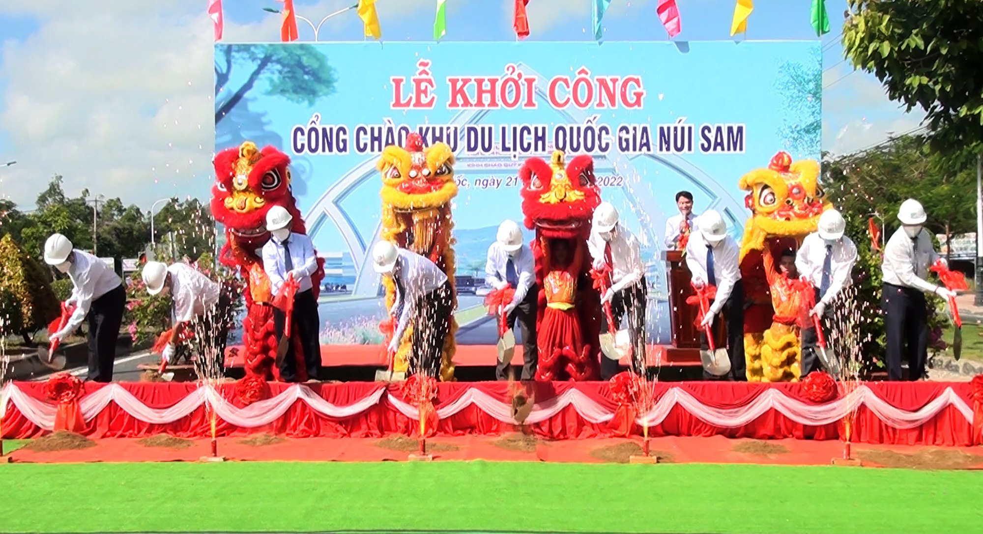Lùm xùm vụ cổng chào hơn 11,3 tỉ đồng sau khởi công ở An Giang - Ảnh 1.