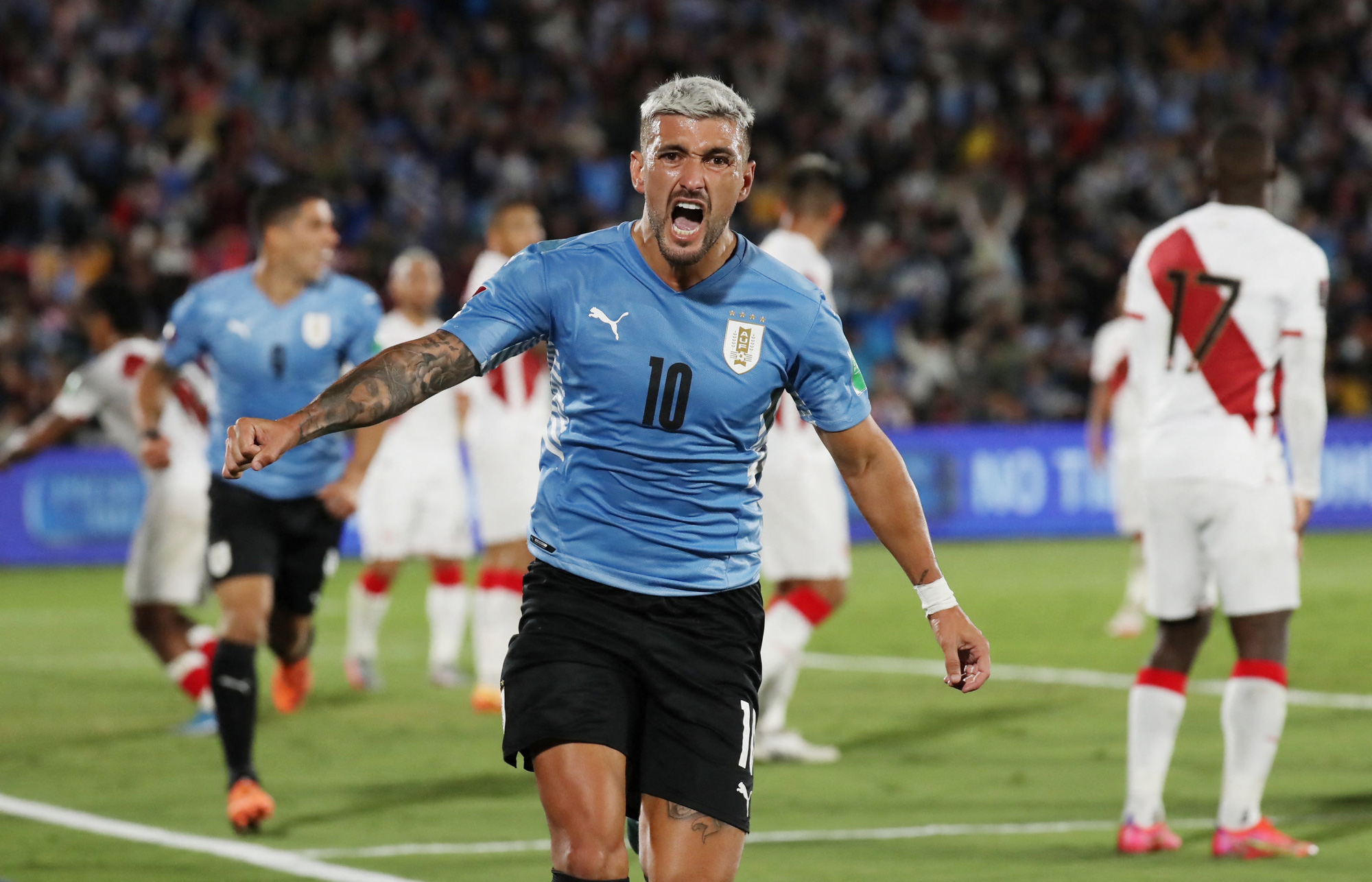 Brazil đại thắng 4 sao, Uruguay gi&agrave;nh v&eacute; ch&iacute;nh thức dự World Cup - Ảnh 5.