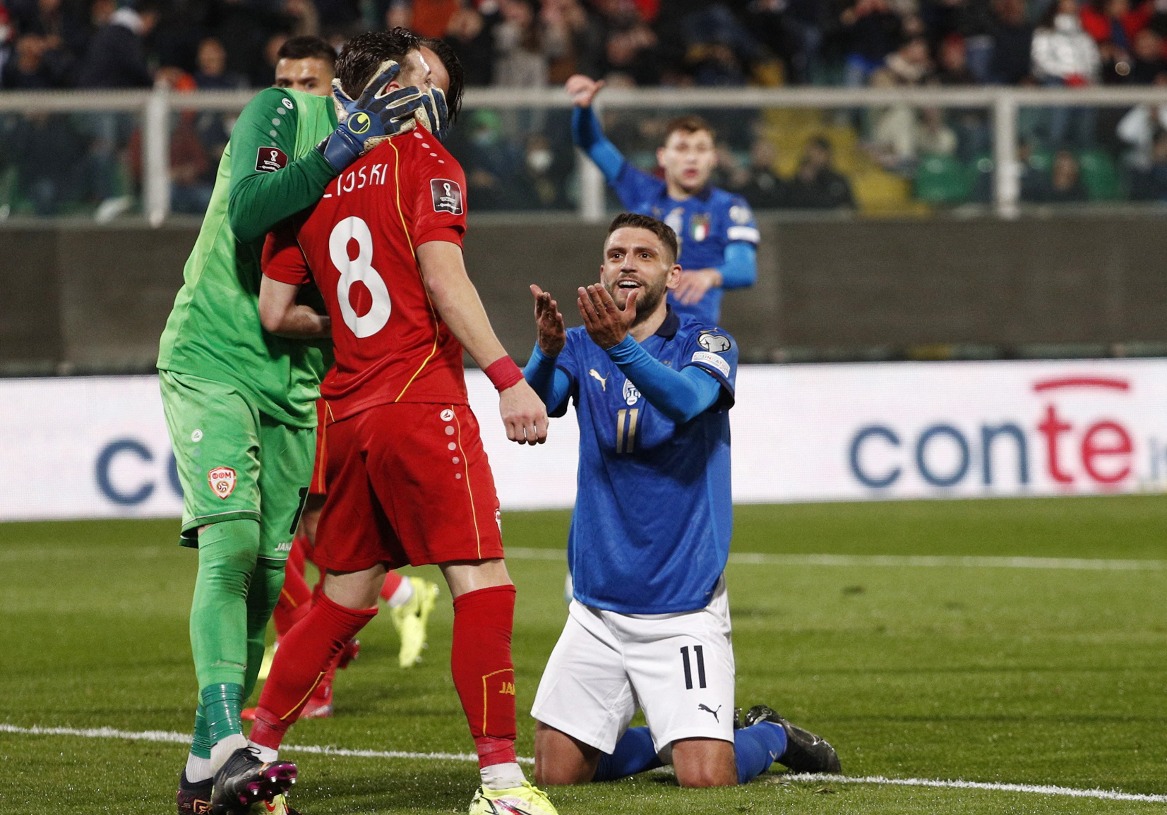Địa chấn ở Palermo, Bắc Macedonia hạ tuyển &Yacute; v&ograve;ng play-off World Cup - Ảnh 3.