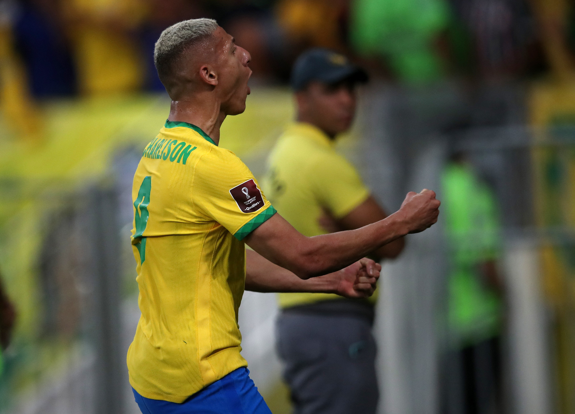 Brazil đại thắng 4 sao, Uruguay gi&agrave;nh v&eacute; ch&iacute;nh thức dự World Cup - Ảnh 4.