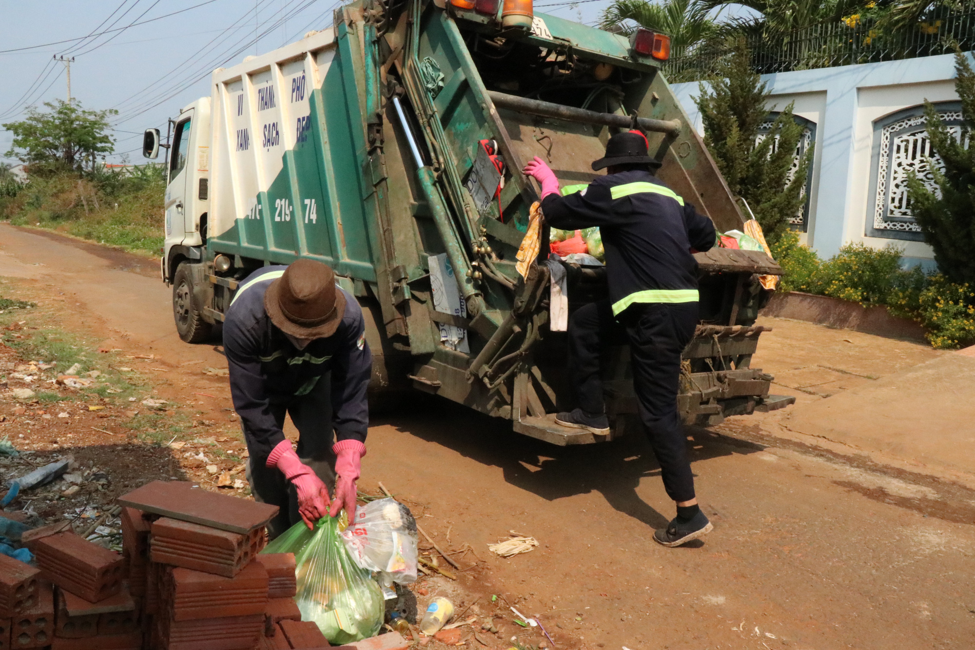 Đắk Lắk: Khẩn trương x&acirc;y dựng phương &aacute;n thu gom r&aacute;c thải F0 điều trị tại nh&agrave; - Ảnh 2.