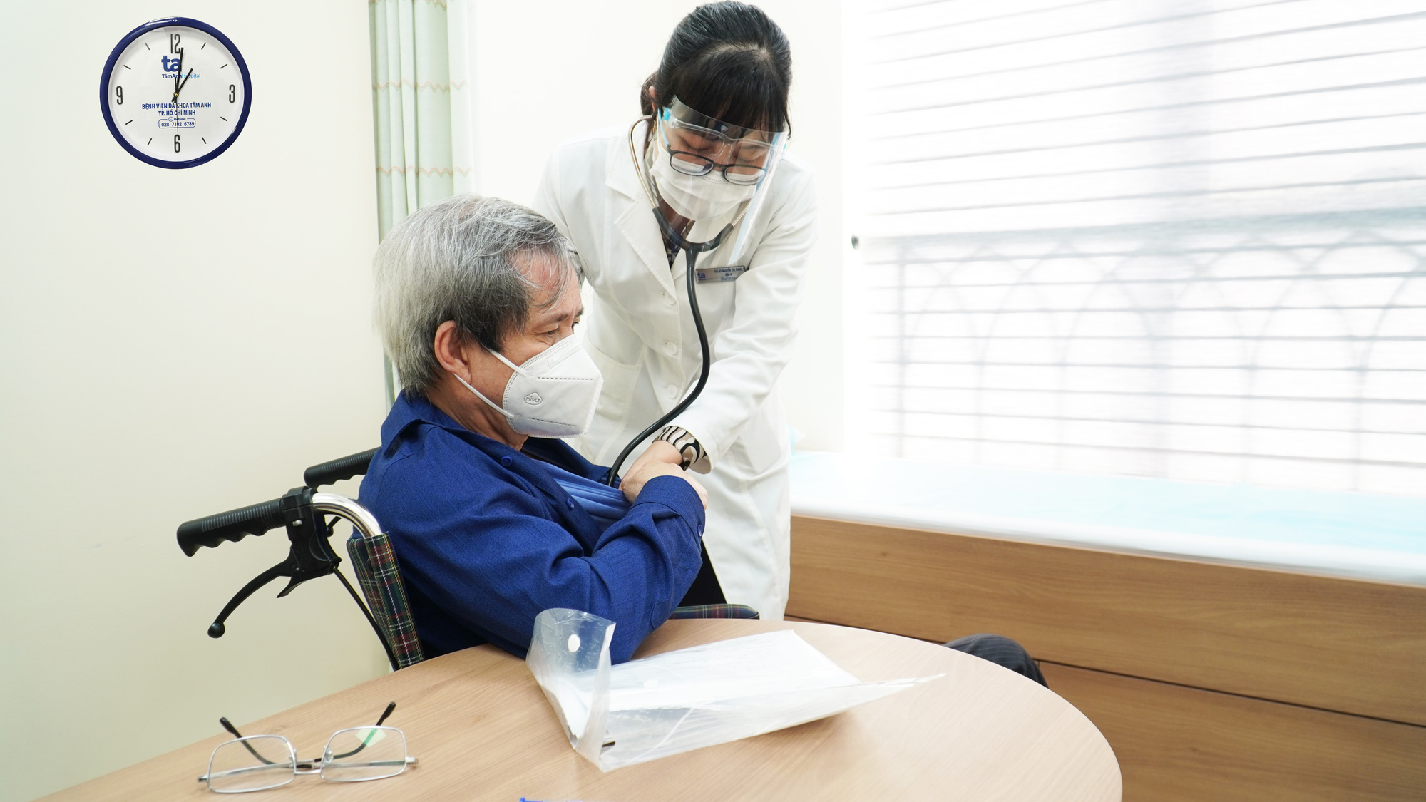 Những người Việt đầu ti&ecirc;n ti&ecirc;m kh&aacute;ng thể đơn d&ograve;ng ph&ograve;ng Covid-19 - Ảnh 6.