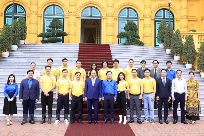 Chủ tịch nước gặp c&aacute;c gương mặt trẻ ti&ecirc;u biểu, gương mặt trẻ triển vọng năm 2021 - Ảnh 3.