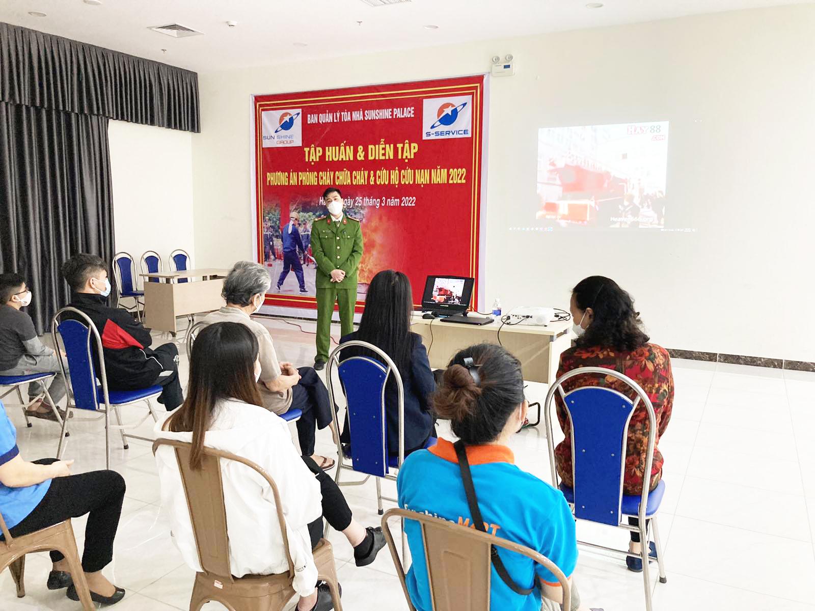 Tập huấn và diễn tập PCCC tại tòa nhà Sunshine Palace - Ảnh 2. Tập huấn và diễn tập PCCC tại tòa nhà Sunshine Palace - Ảnh 2.