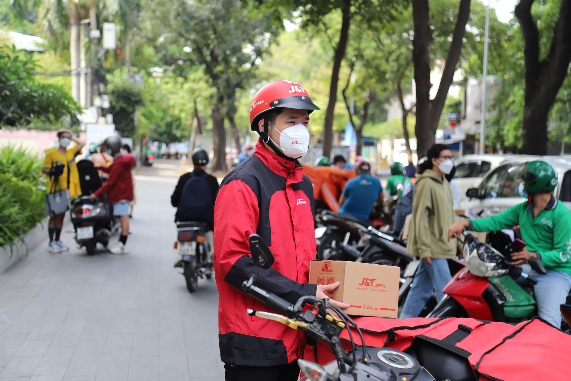 Doanh nghiệp chuyển phát nhanh tạo đòn bẩy cho người mới kinh doanh trực tuyến - Ảnh 1.