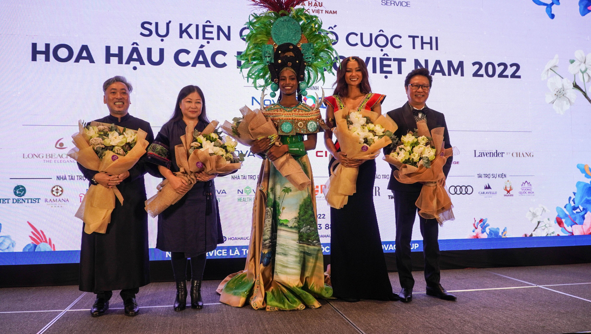 Hoa hậu Tr&aacute;i Đất 2021 l&agrave;m gi&aacute;m khảo Hoa hậu c&aacute;c d&acirc;n tộc Việt Nam 2022 - Ảnh 5.