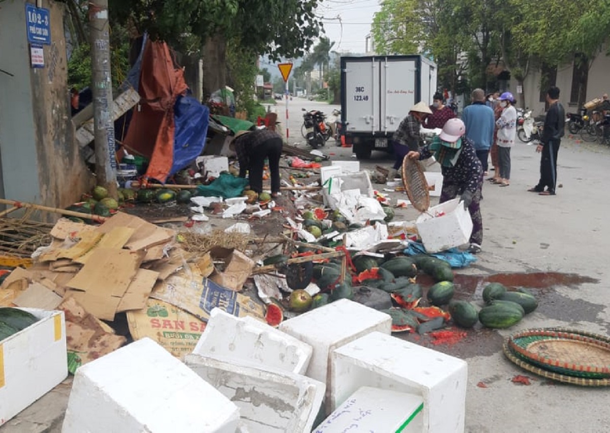 Xe biển xanh tông chết 2 người bán trái cây trên vỉa hè- Ảnh 2.