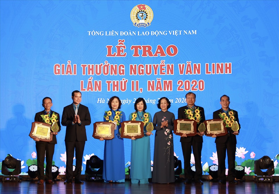 Xét chọn Giải thưởng Nguyễn Văn Linh
