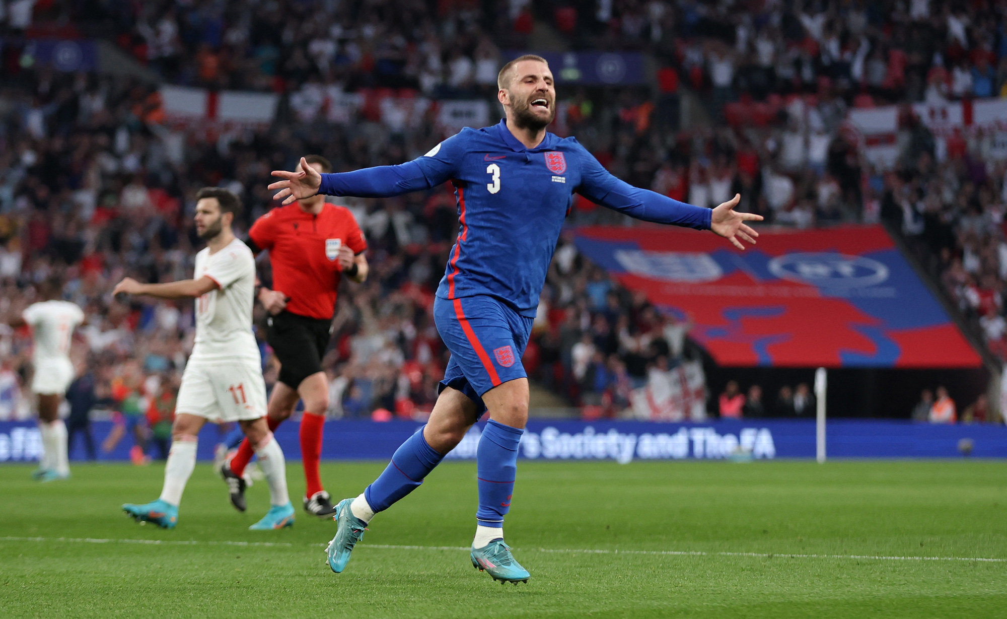 Harry Kane chạm mốc b&agrave;n thắng ấn tượng, Anh ngược d&ograve;ng đ&aacute;nh bại Thụy Sĩ ở Wembley - Ảnh 4.