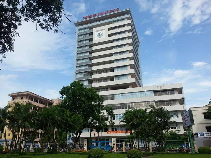 Đại học Luật Hà Nội nói gì thông tin tố giác một trưởng khoa cưỡng dâm cô gái trẻ?