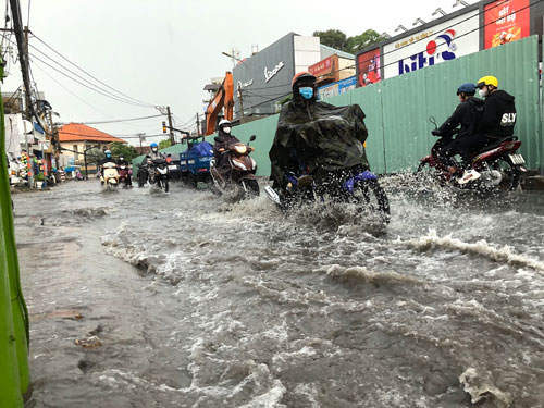 TP HCM: Nơi mừng thoát ngập, chỗ mòn mỏi chờ - Ảnh 2.