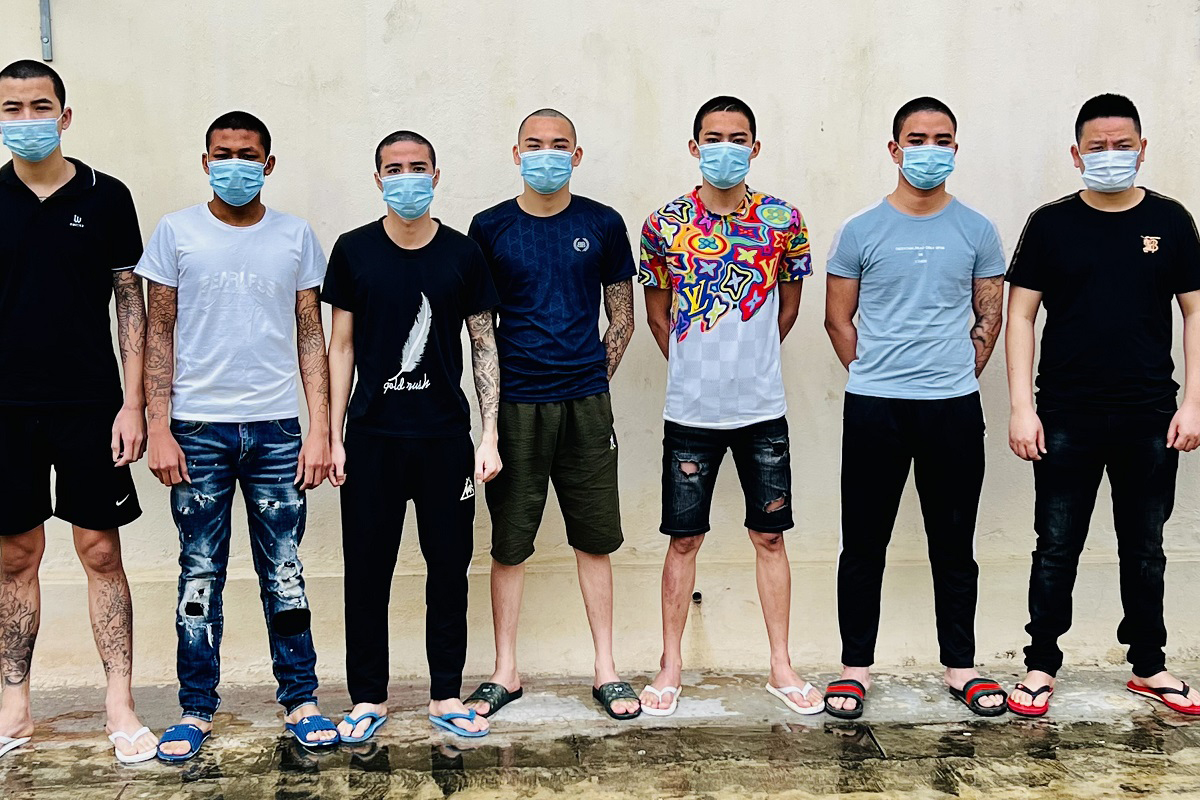 Nhóm côn đồ xăm trổ nổ súng vào quán bi-a do người phụ nữ làm chủ