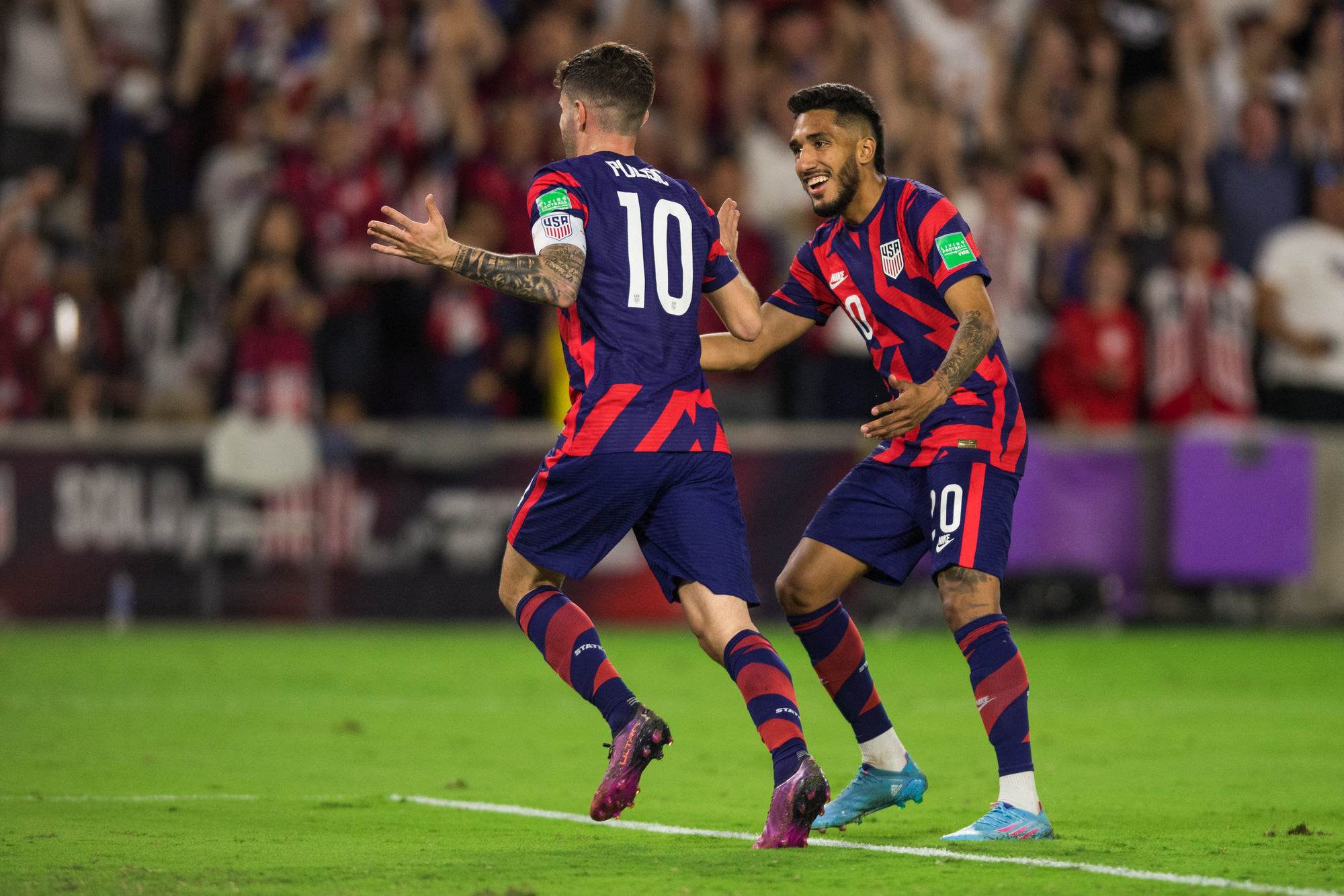 Christian Pulisic lập hat-trick, tuyển Mỹ hồi hộp chờ v&eacute; đến Qatar - Ảnh 6.