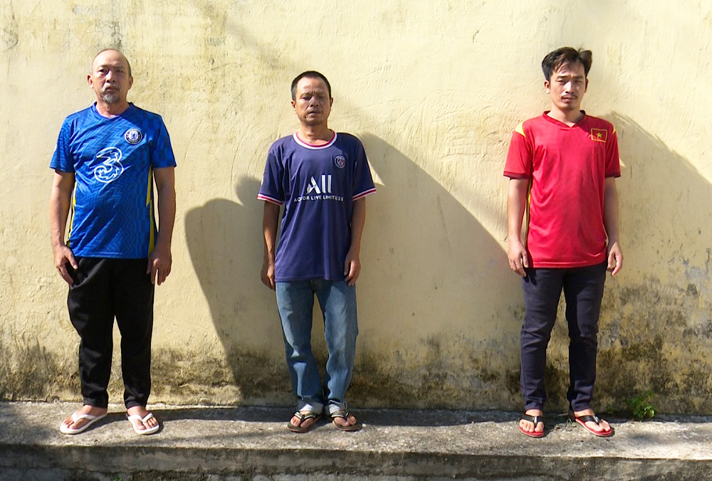 &ldquo;Hậu g&agrave;&rdquo; c&ugrave;ng 4 phụ nữ h&agrave;nh hung trung t&aacute; c&ocirc;ng an - Ảnh 1.