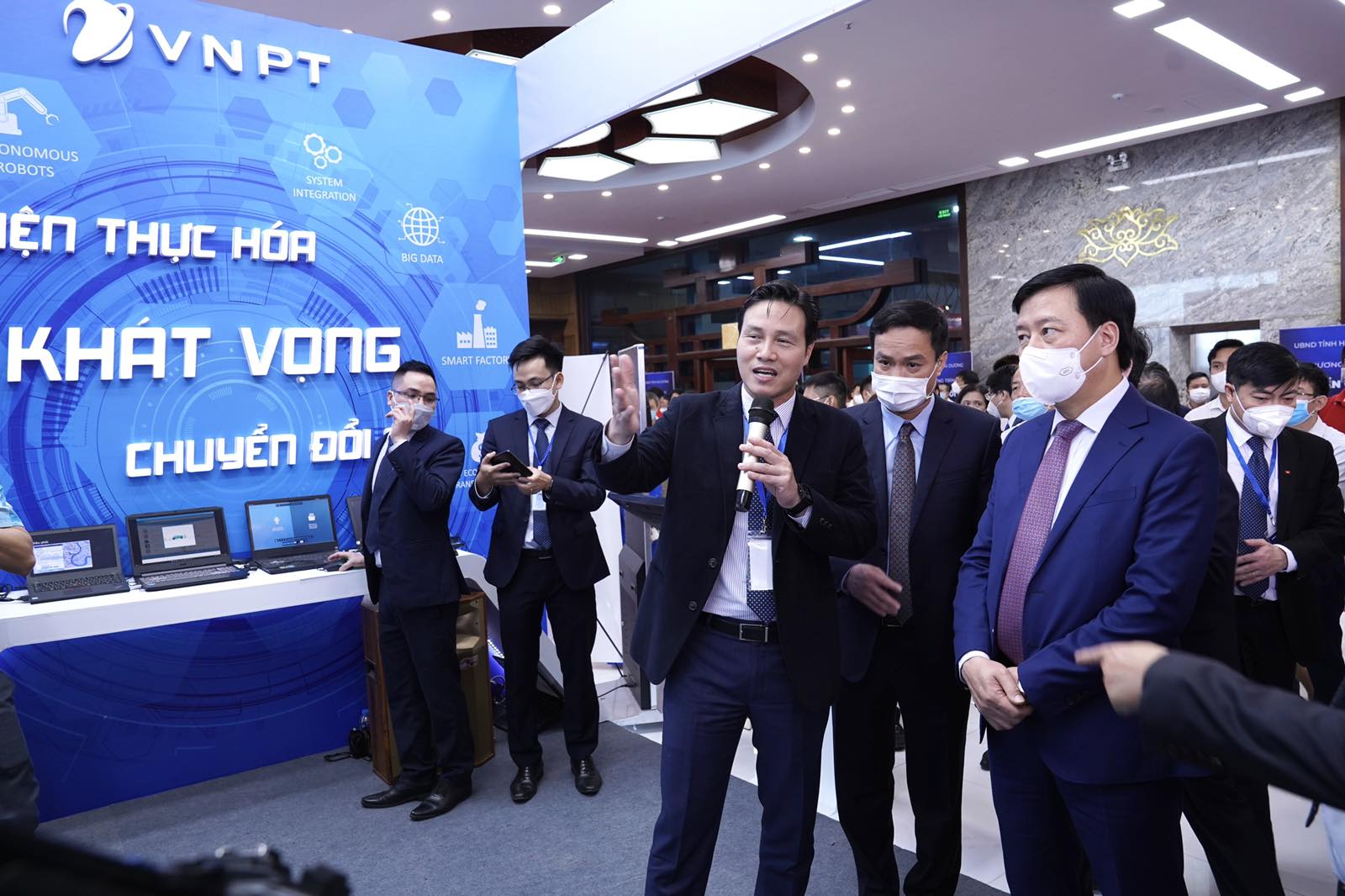 VNPT s&aacute;t c&aacute;nh c&ugrave;ng Hải Dương đi trước đ&oacute;n đầu trong chuyển đổi số - Ảnh 2.