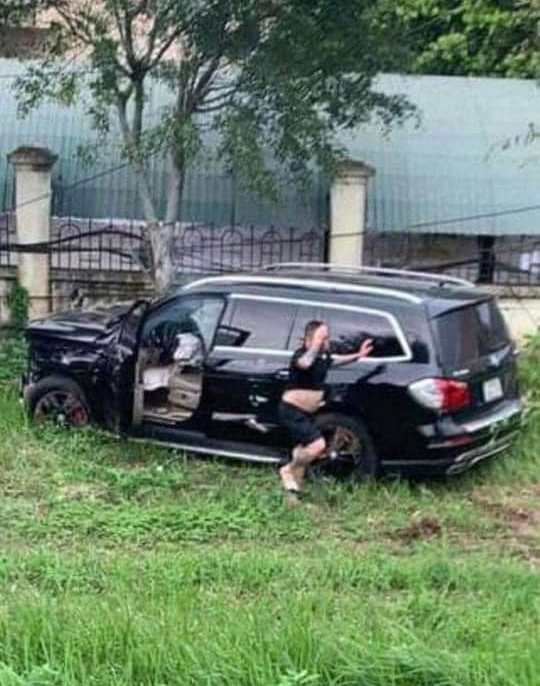 Vụ xe Mercedes GL400 g&acirc;y tai nạn kinh ho&agrave;ng 2 người thương vong: T&agrave;i xế l&agrave; ai? - Ảnh 3.