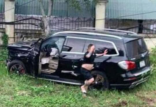 Vụ xe Mercedes GL400 gây tai nạn kinh hoàng 2 người thương vong: Tài xế là ai?