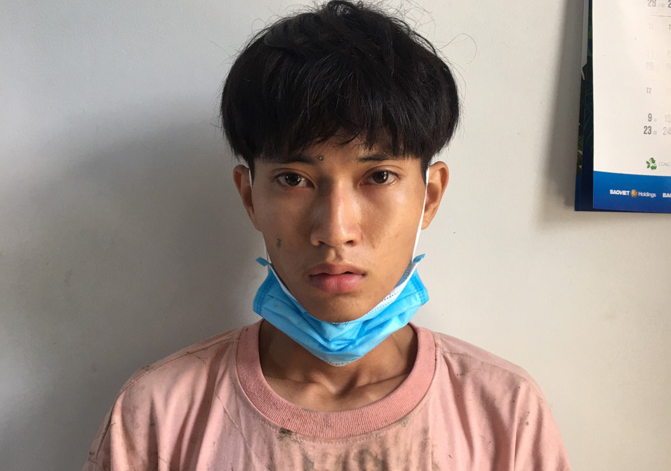 Kẻ cướp đâm thương lái mua tôm rồi trốn vào rừng nhưng không thoát