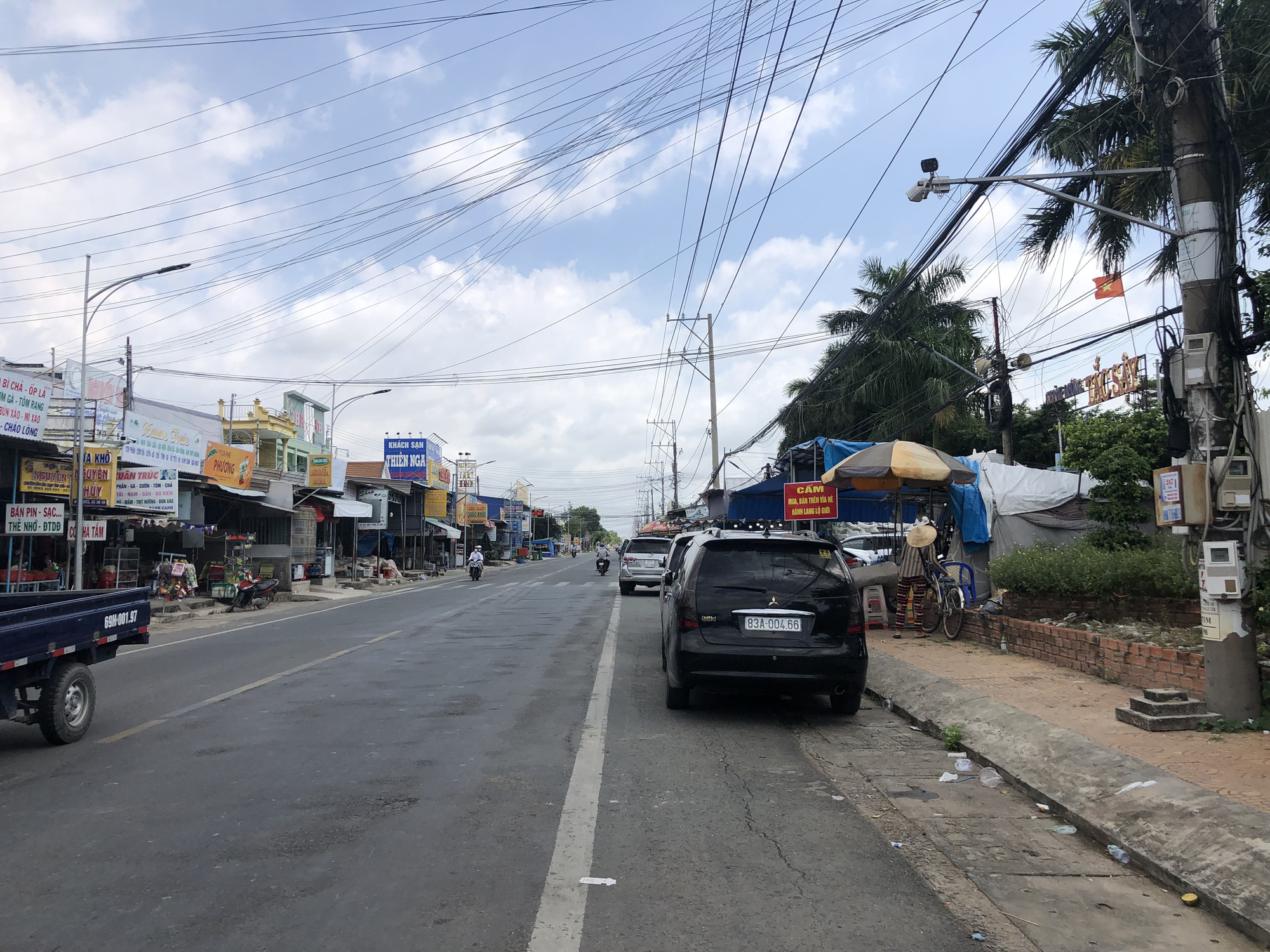 Nh&agrave; thờ Tắc Sậy trước v&agrave; sau khi giải tỏa lề đường - Ảnh 3.