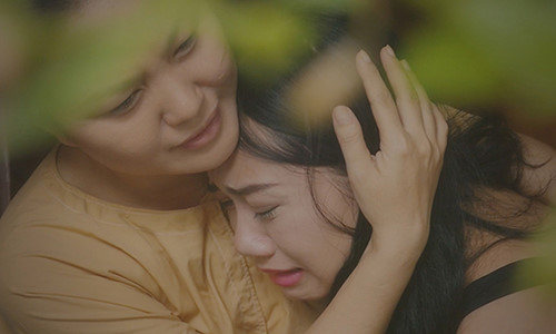 Chồng có người thứ ba, nên nói với con thế nào?