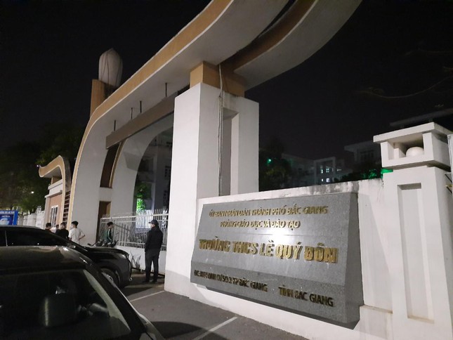 Phát hiện nam giáo viên tử vong trong nhà đa năng của trường