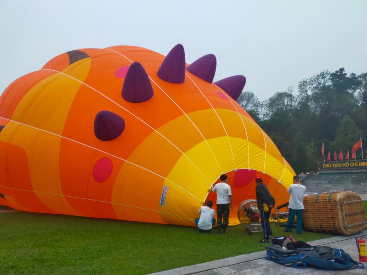 Hơn 20 khinh kh&iacute; cầu quốc tế rực rỡ giữa n&uacute;i rừng Đ&ocirc;ng Bắc - Ảnh 6.