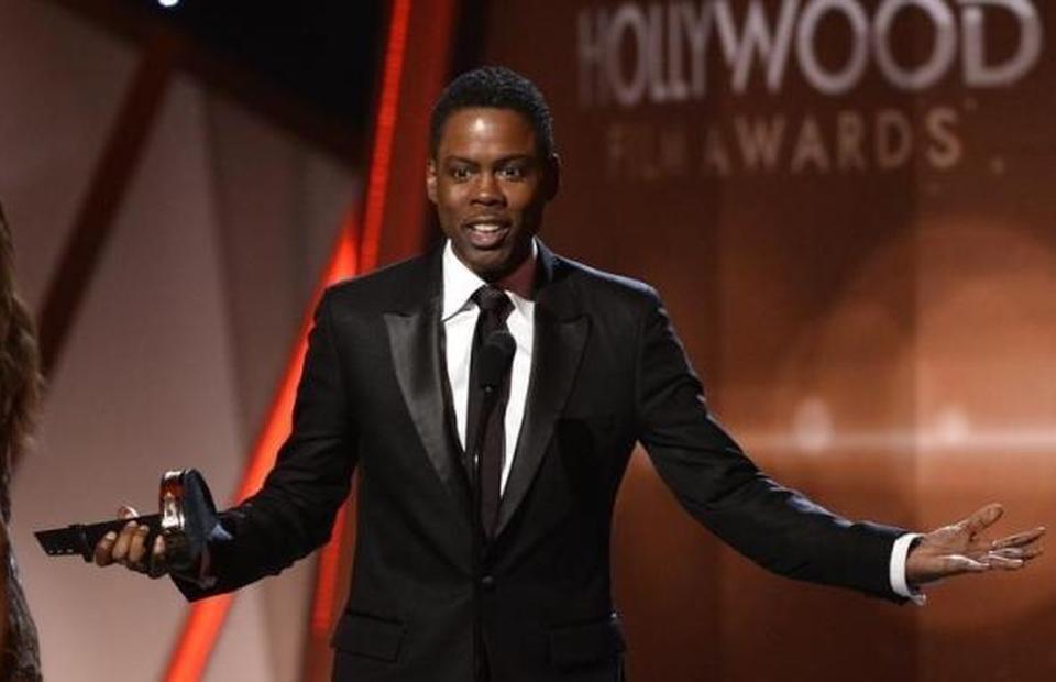 Đổ x&ocirc; xem Chris Rock sau c&uacute; t&aacute;t của Will Smith tại lễ trao giải Oscar - Ảnh 1.