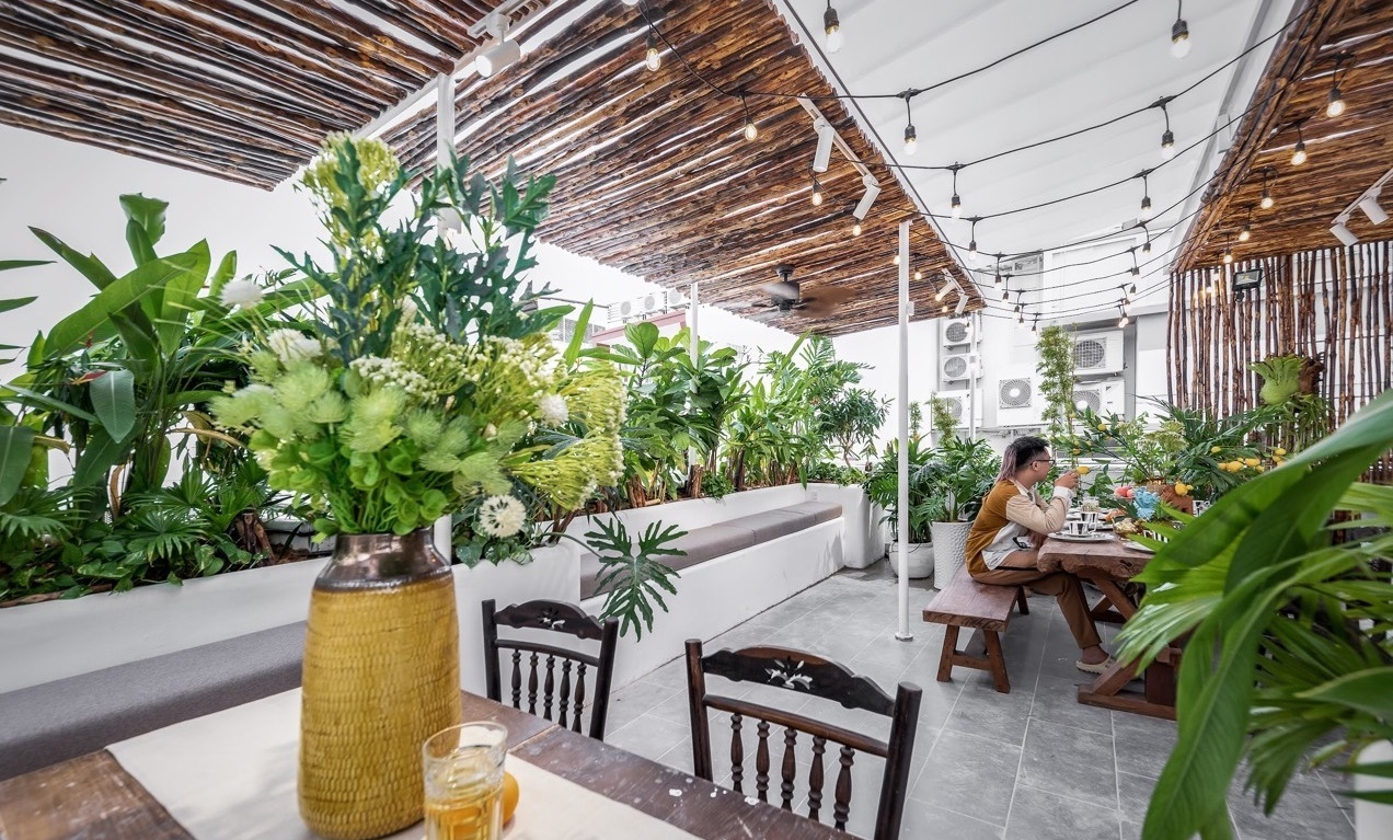 Khu vườn resort, phòng tắm nghìn sao giữa lưng chừng trời ở TP.HCM - Ảnh 17.