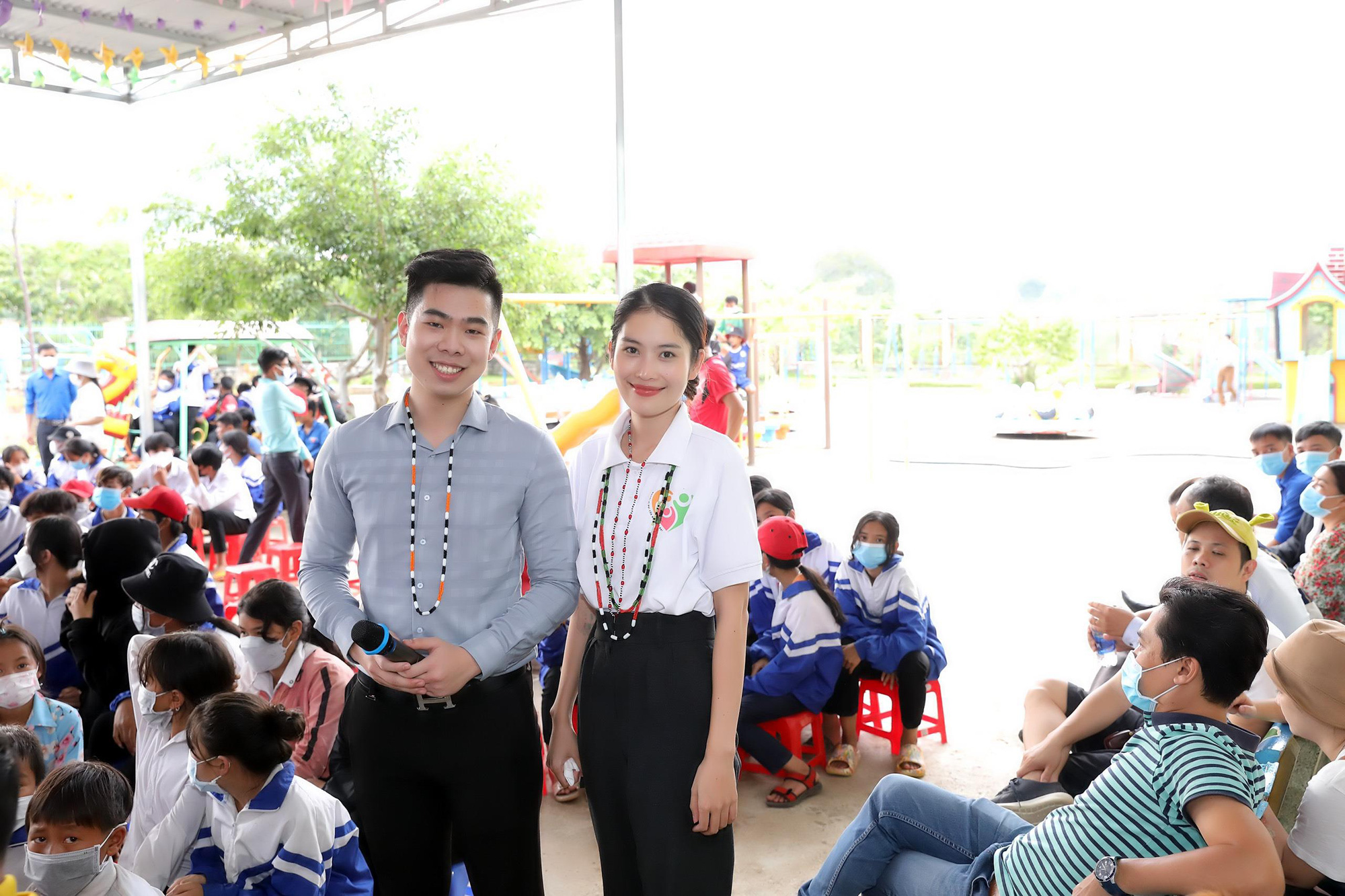 Diễn giả MC Thi Thảo c&ugrave;ng MC Ngọc Ph&uacute; đồng h&agrave;nh c&ugrave;ng &ldquo;N&acirc;ng bước đến trường&rdquo; - Ảnh 4.