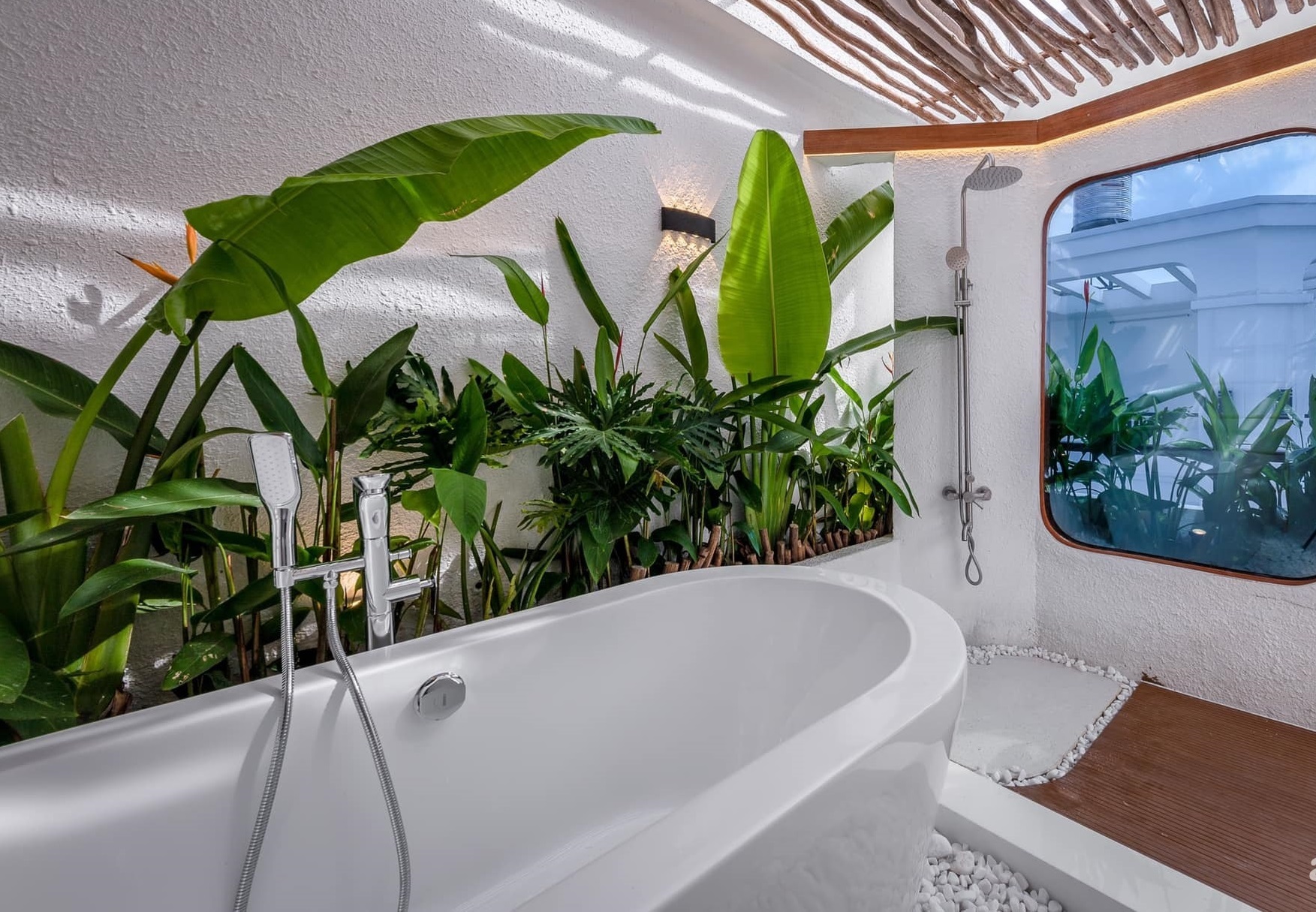 Khu vườn resort, phòng tắm nghìn sao giữa lưng chừng trời ở TP.HCM - Ảnh 4.