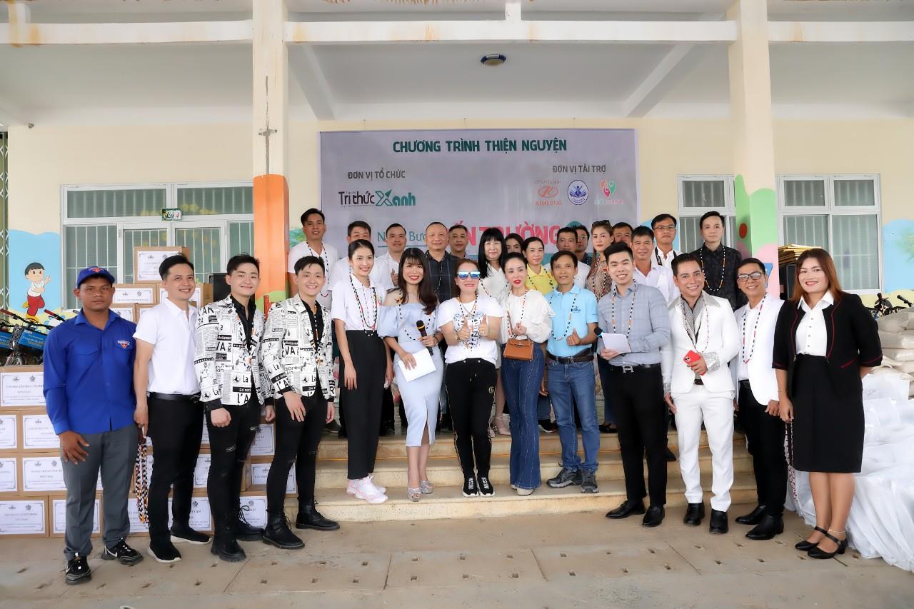 Diễn giả MC Thi Thảo c&ugrave;ng MC Ngọc Ph&uacute; đồng h&agrave;nh c&ugrave;ng &ldquo;N&acirc;ng bước đến trường&rdquo; - Ảnh 5.