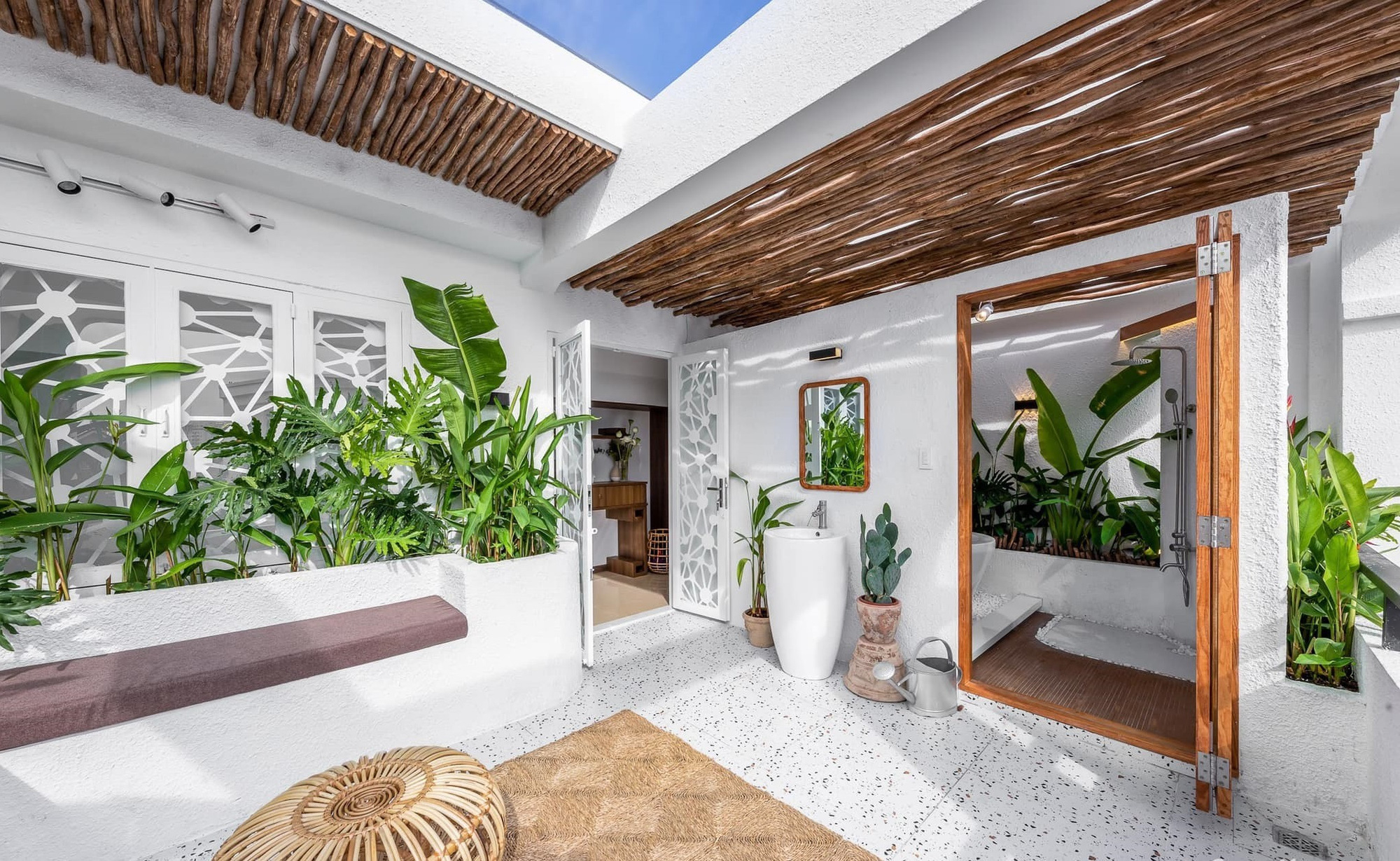 Khu vườn resort, phòng tắm nghìn sao giữa lưng chừng trời ở TP.HCM - Ảnh 8.