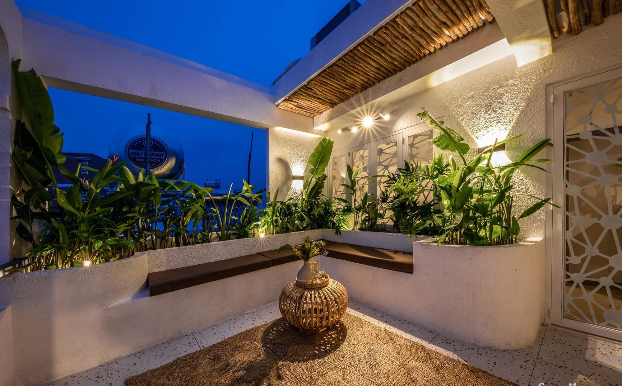 Khu vườn resort, phòng tắm nghìn sao giữa lưng chừng trời ở TP.HCM - Ảnh 10.
