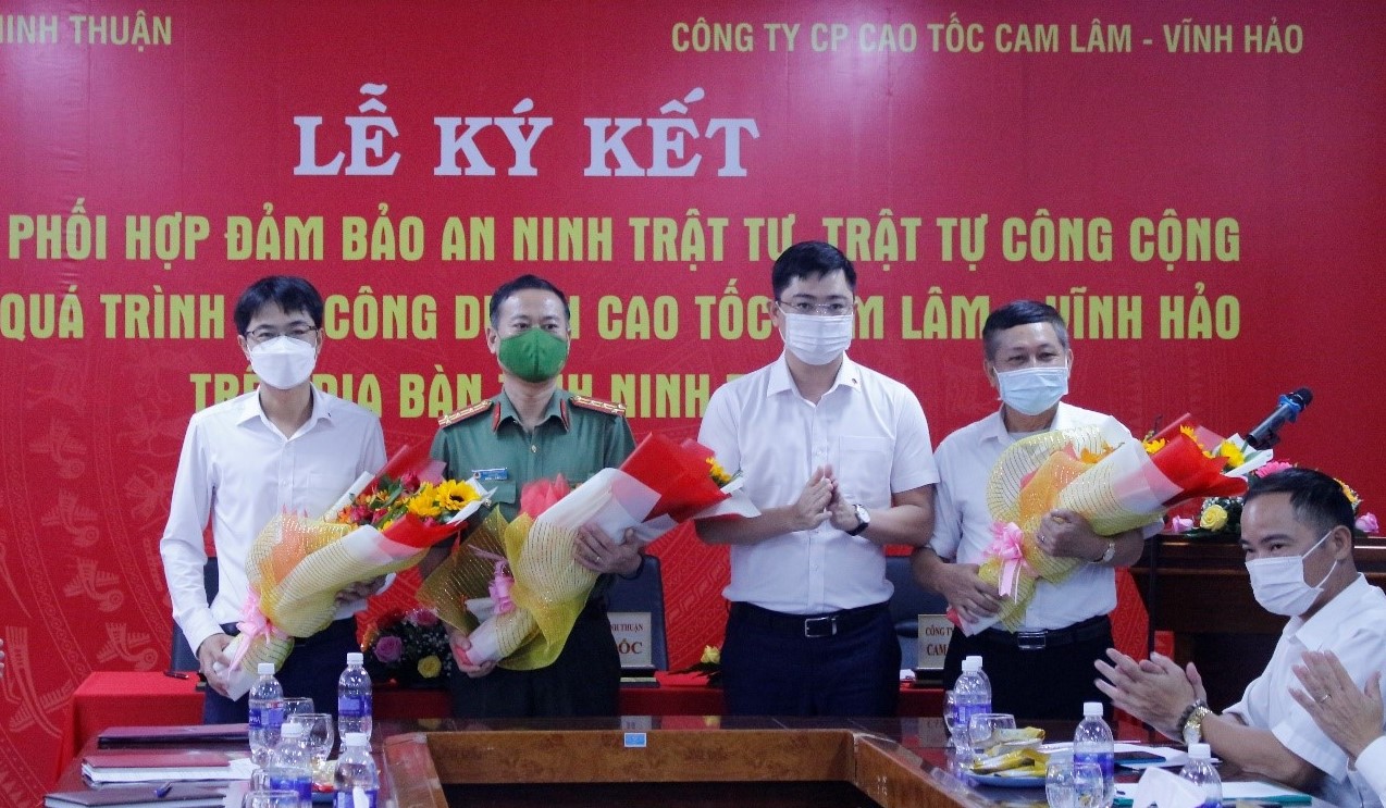 K&yacute; kết quy chế phối hợp bảo đảm an ninh trật tự tại dự &aacute;n cao tốc Cam L&acirc;m - Vĩnh Hảo - Ảnh 1.