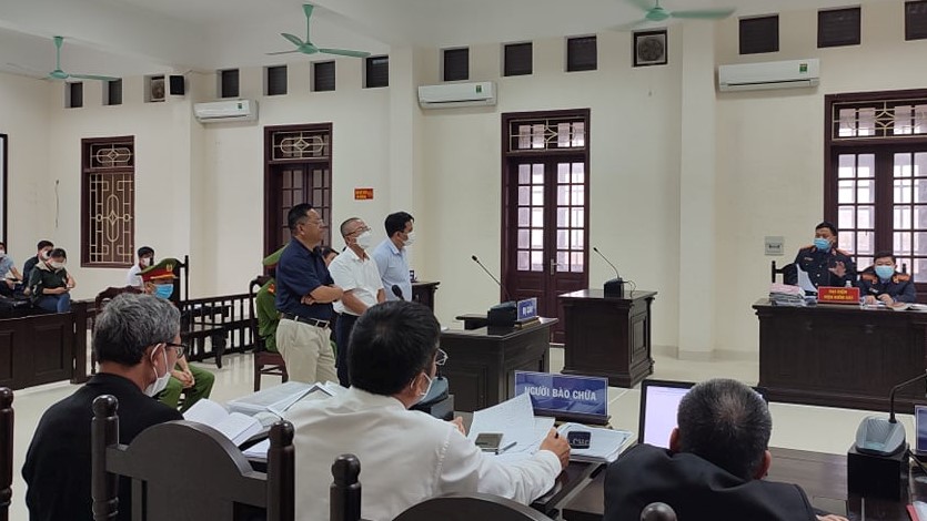 Vụ n&oacute;i xấu l&atilde;nh đạo tỉnh Quảng Trị: Vẫn chưa tuy&ecirc;n &aacute;n sau 2 ng&agrave;y x&eacute;t xử - Ảnh 2.