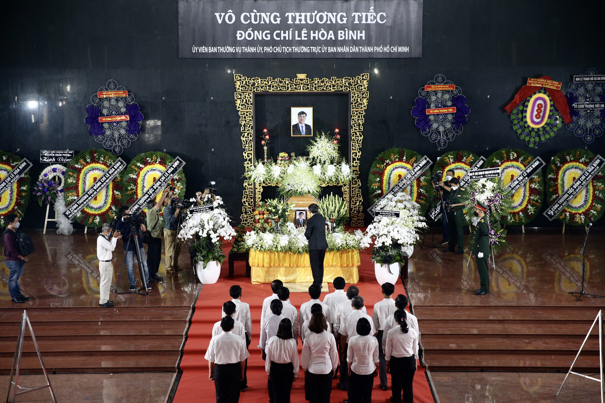 X&uacute;c động trước những t&igrave;nh cảm ghi trong sổ tang &ocirc;ng L&ecirc; H&ograve;a B&igrave;nh - Ảnh 2.