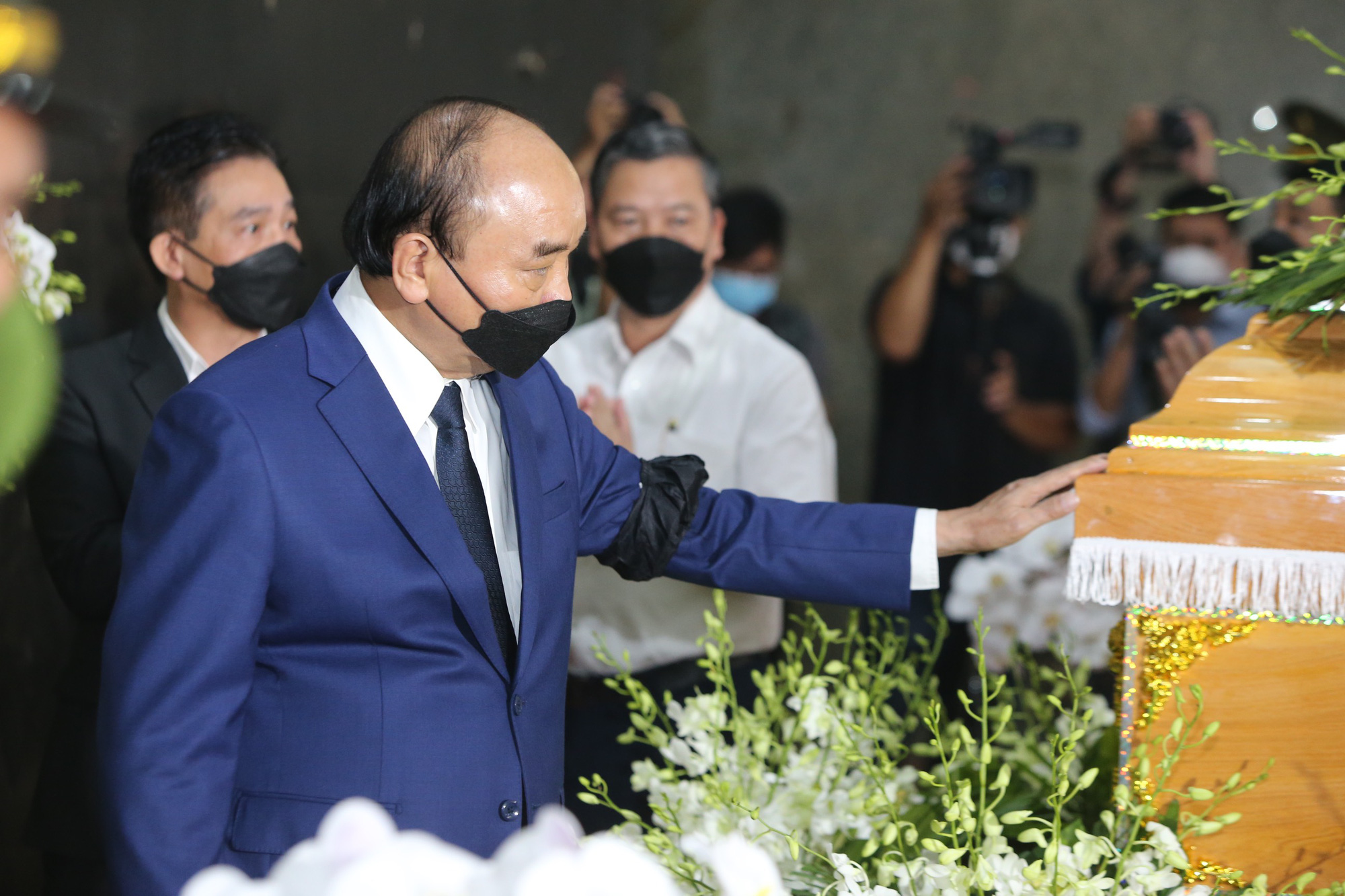 Hình ảnh Chủ tịch nước, lãnh đạo TP HCM viếng ông Lê Hòa Bình
