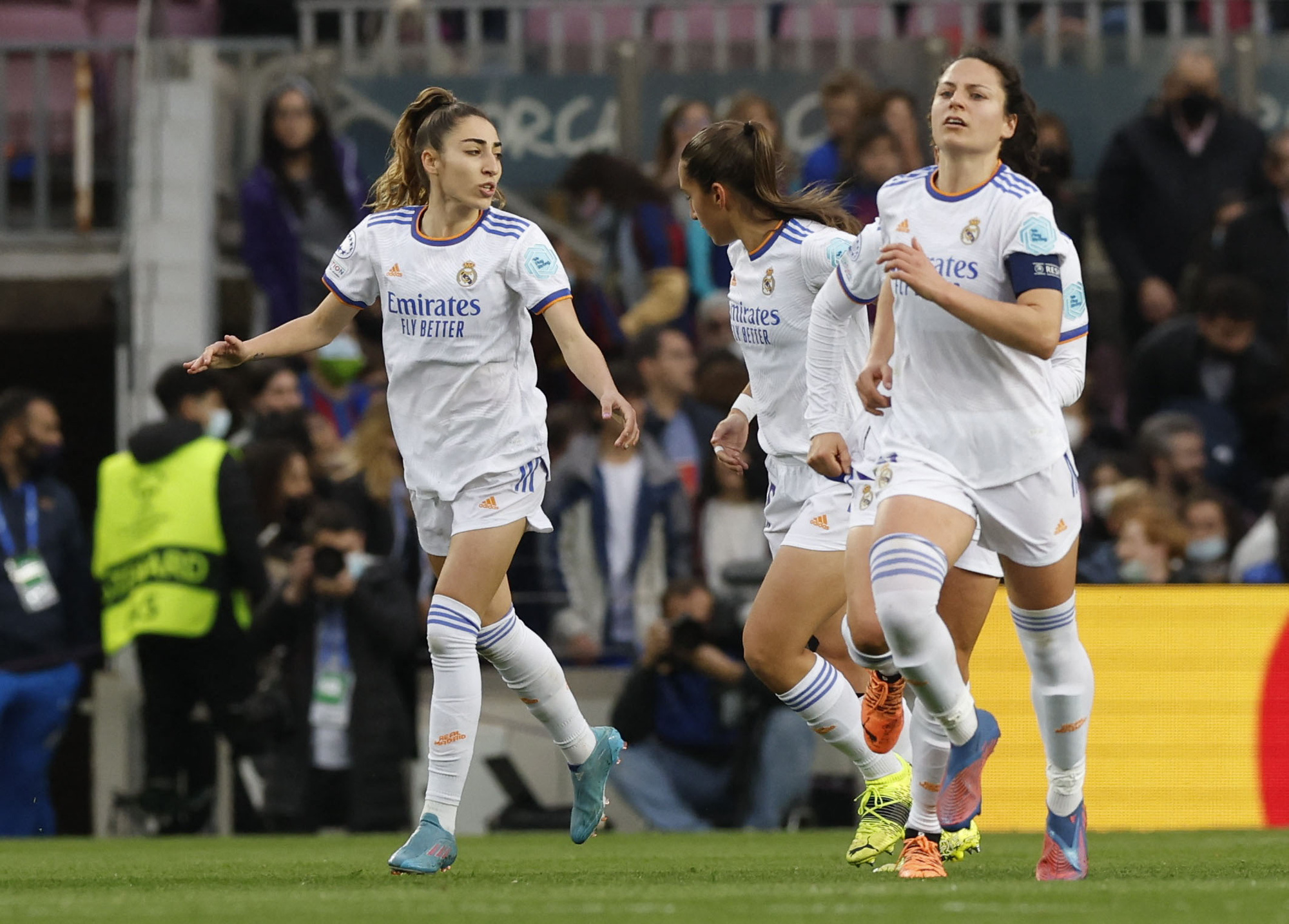 Khán giả đông kỷ lục xem Barcelona đè bẹp Real Madrid ở Champions League nữ - Ảnh 5.