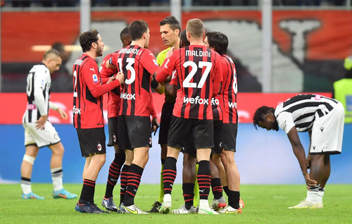 Kịch tính tranh ngôi đầu bảng Serie A