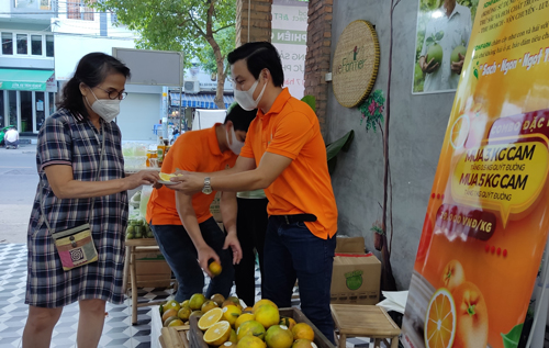Mở "cửa hàng số" cho nông dân
