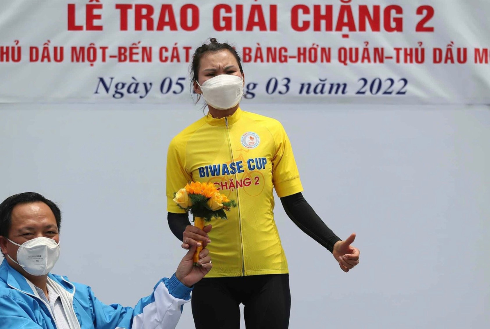 Nhận Áo vàng trong ngày tang cha