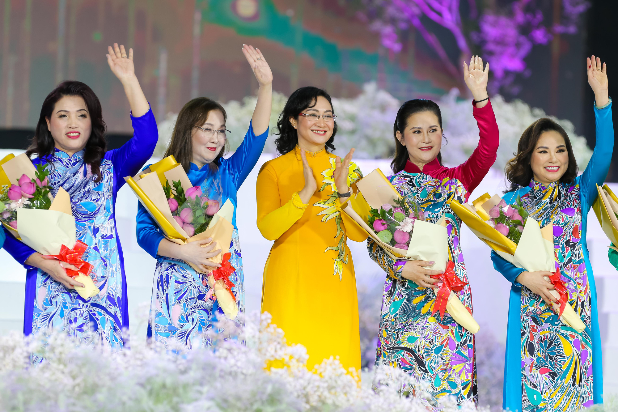 Mãn nhãn đêm khai mạc Lễ hội áo dài 2022 - Ảnh 3.