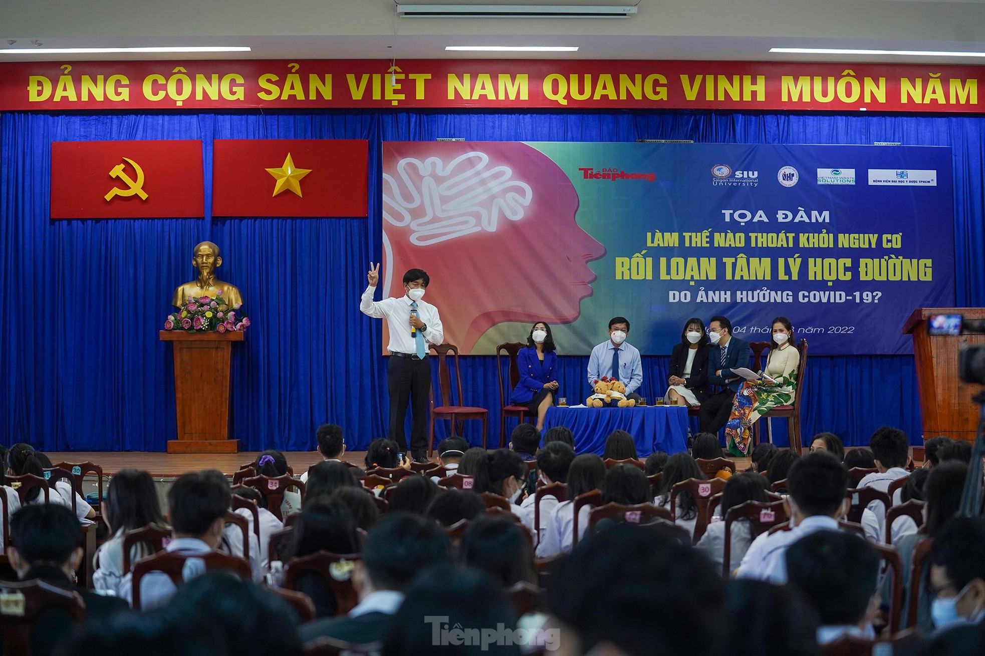Học trực tuyến kéo dài, học sinh gặp bất ổn tâm lý, căng thẳng, cô đơn - Ảnh 1.