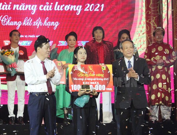 Biện Thị Kim Thuy đoạt giải Quán quân "Bông Lúa Vàng" 2021