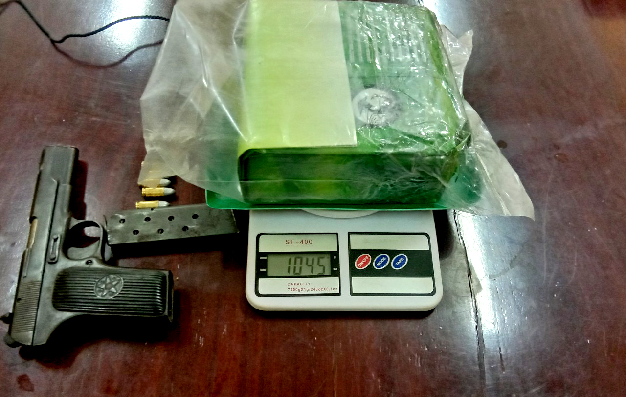 Đối tượng Nguyễn Văn Liệt mang theo s&uacute;ng vận chuyển 2kg chất nghi ma t&uacute;y - Ảnh 1.