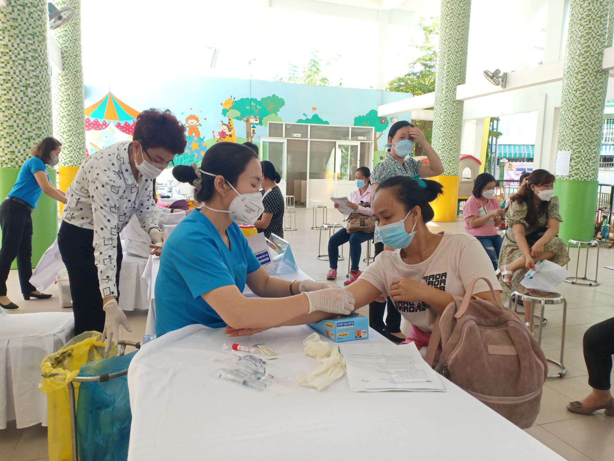 Nhiều hoạt động chăm lo thiết thực cho nữ CNVC-LĐ