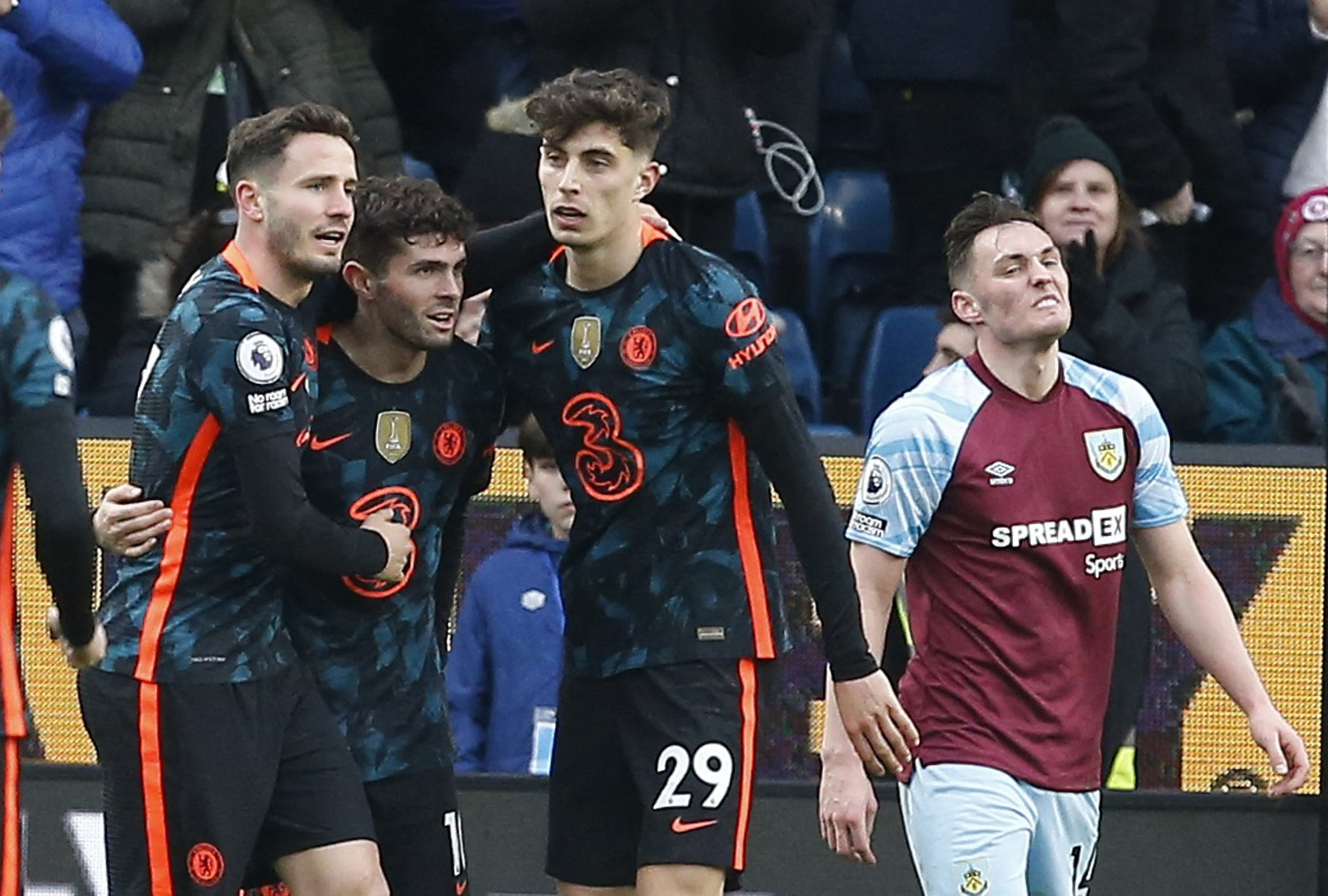 8 phút bùng nổ, Chelsea gieo rắc nỗi kinh hoàng ở Turf Moor