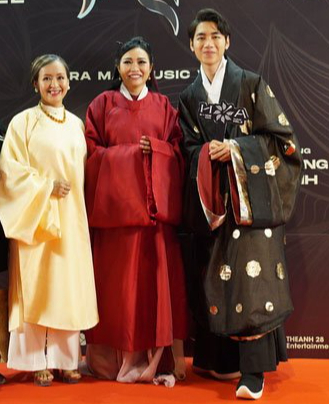 Phương Thanh khóc nức nở ngày tái xuất showbiz - Ảnh 1.