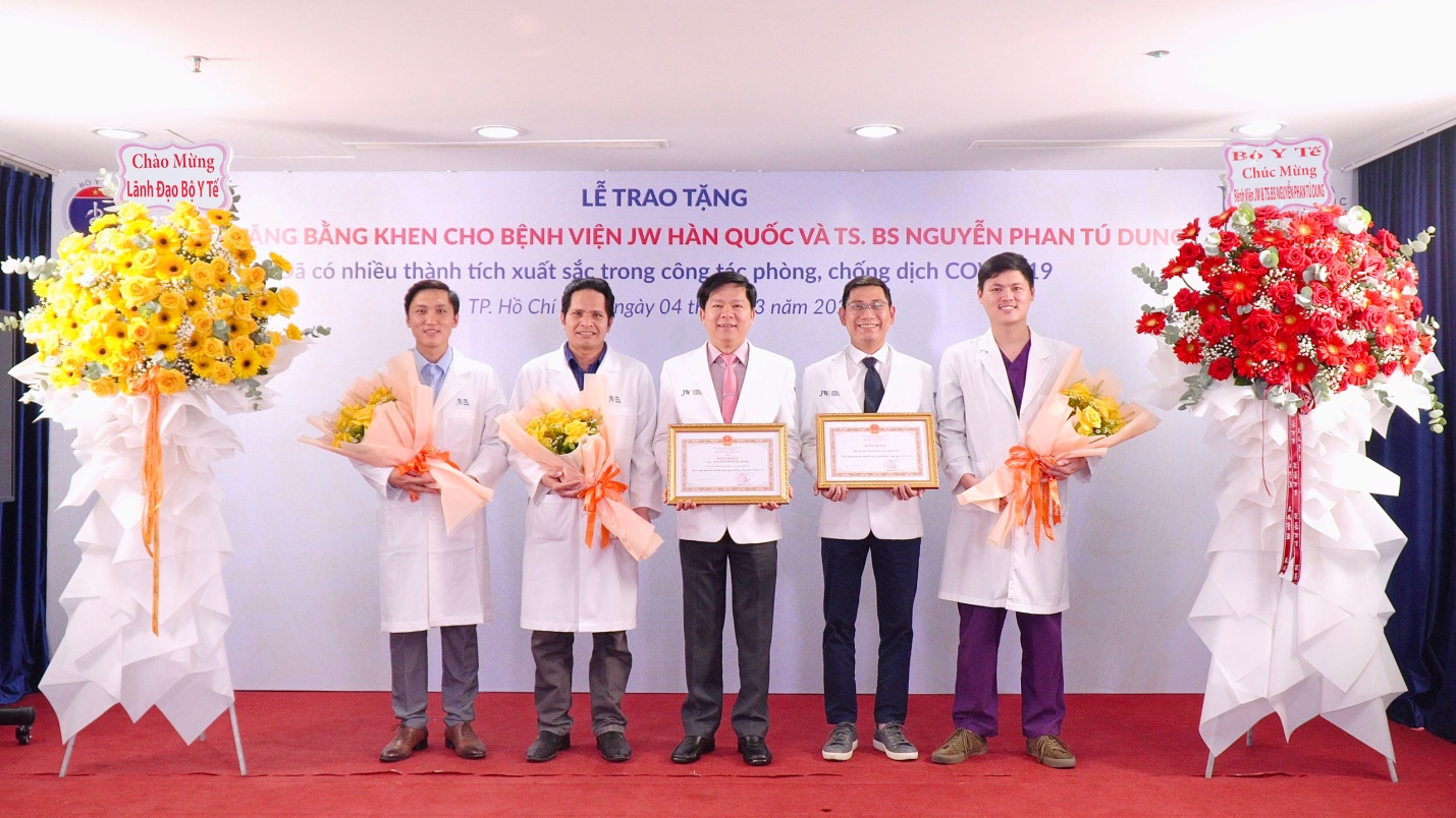 Bộ Y tế tặng bằng khen cho Bệnh viện JW về công tác phòng chống dịch Covid -19 - Ảnh 2.