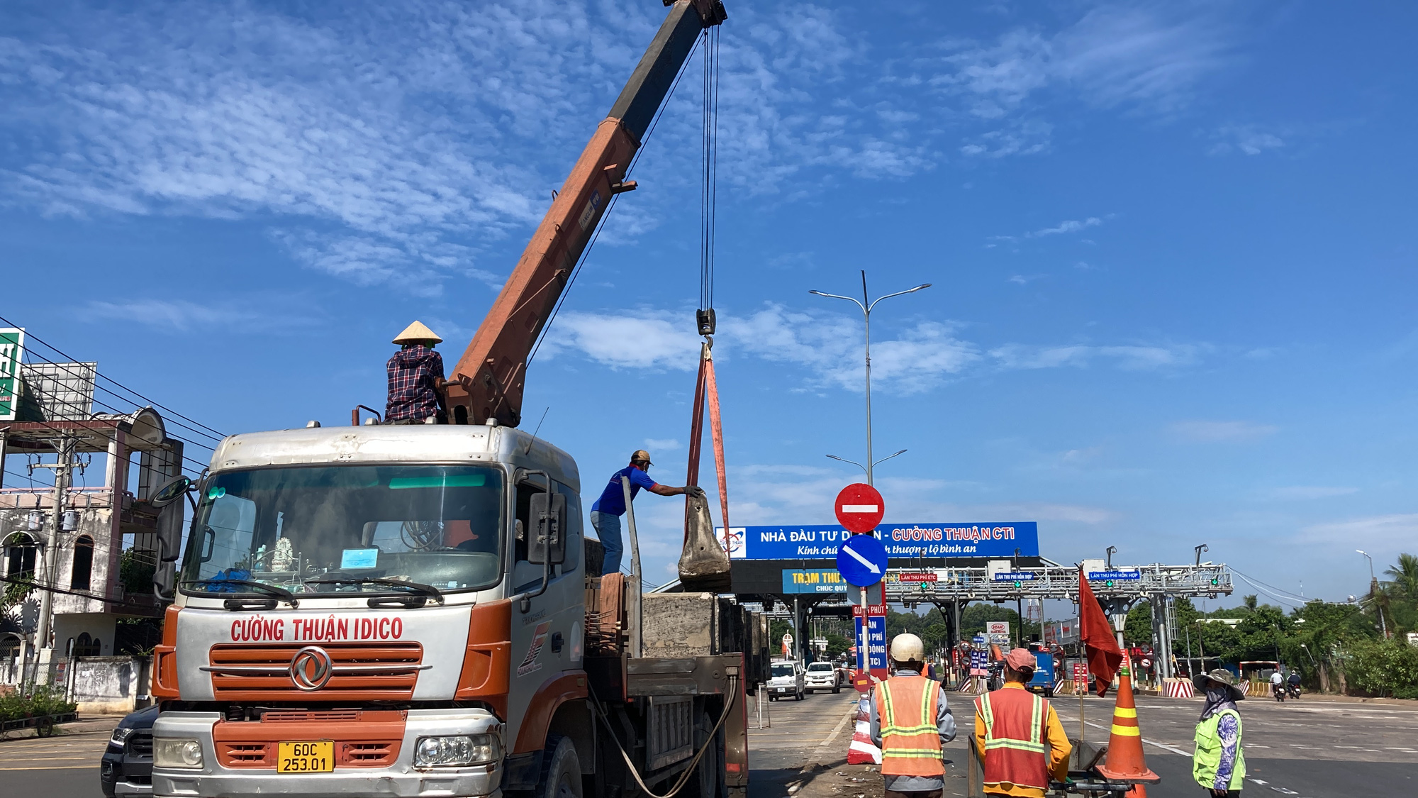 Đã dỡ dải phân cách phía Đông gần trạm BOT Trảng Bom gây bức xúc - Ảnh 1.